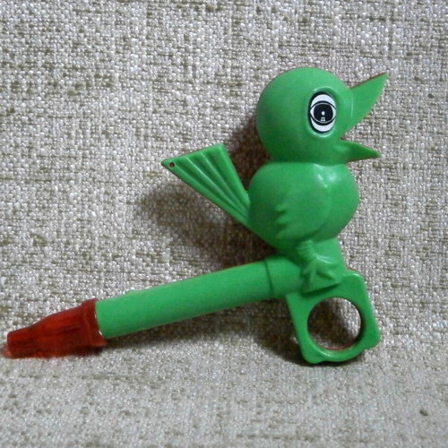 Singing bird whistles new, pack of 7 plastic vintage birds