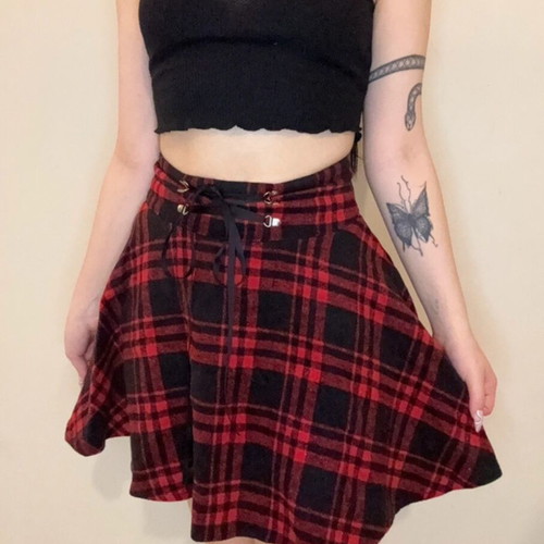 Checked skirt like new, size S, black and red