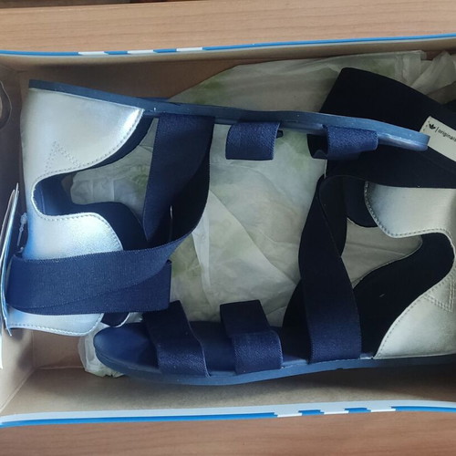 Vintage Adidas Originals Gladiator Sandals new, size US 6, blue silver