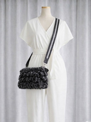 Ръчно изработена чанта през рамо с пухкава прежда като нова, черна и сива