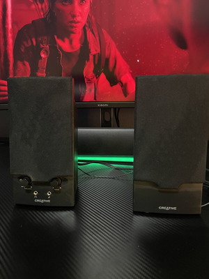 Creative SBS270 floor speakers like new
