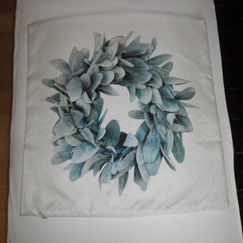 Pillow cover new with green wreath on ecru background 43x43cm