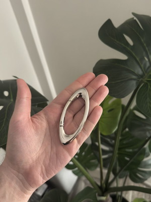 Vintage carabiner Oakley look new, silver