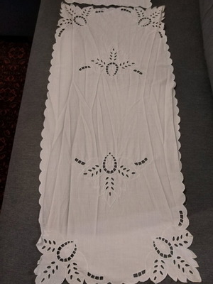 Table runners used, set of 3 with various sizes