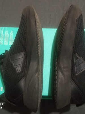 Παιδικά υποδήματα Adidas αθλητικά σαν καινούργια, νούμερο 33,5 μαύρα