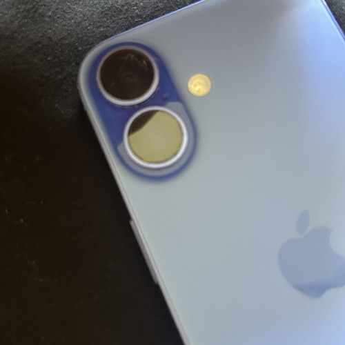 Apple iPhone 16 blue, 128GB, cracked camera lens
