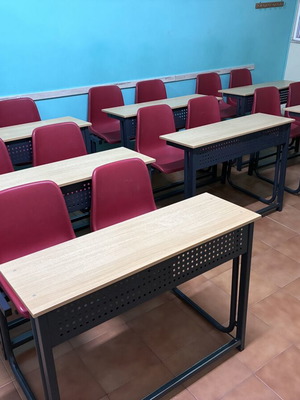 Tutoring desks like new, set of 7