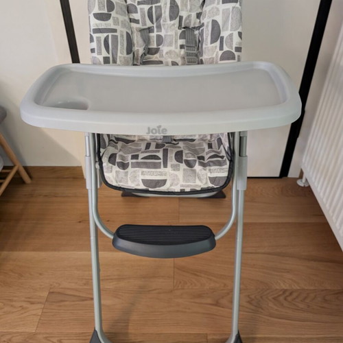 Joie Mimzy Snacker 2 in 1 high chair used