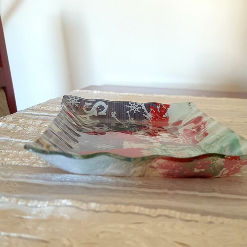 Christmas decorative platter like new with Xmas theme