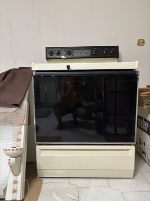 Oven used with 4 burners and Greek power supply