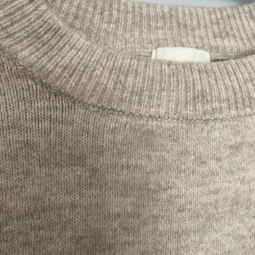H&M cropped knit sweater size M like new, beige