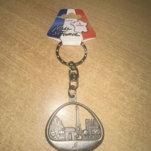 Artertre Paris metal keychain with Eiffel Tower souvenir