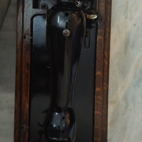 Singer sewing machine like new, 2 centuries old, serial number F 33830