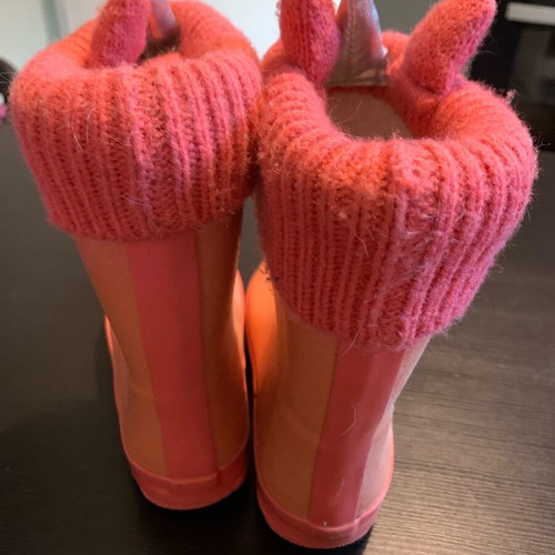 Children's rain boots size 26 like new with lining and unicorn design pink orange