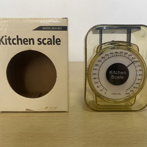 Small kitchen scale for precise cooking measurements