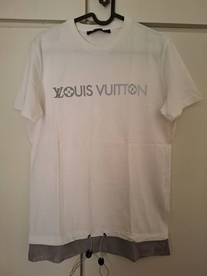 Louis Vuitton T-shirt size Small like new, white