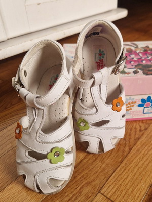 Primi Passi leather sandals like new, girl size 23