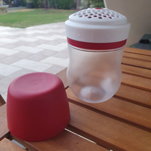 Tupperware cheese shaker 310 ml