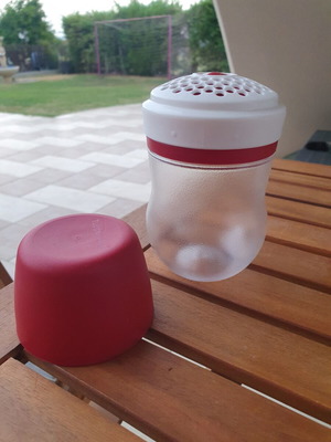 Tupperware cheese shaker 310 ml