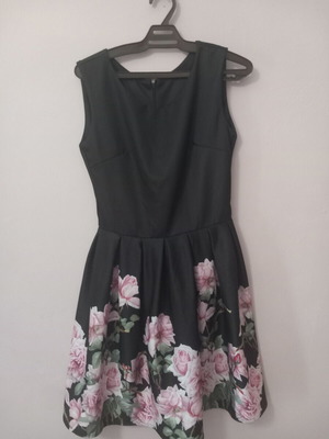 Black floral dress like new, polyester, size M