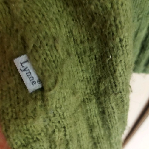 Lynne women's green pullover like new size M