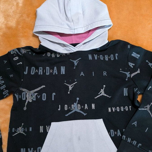 Clothing pack for 12-year-old girl like new with Nike, Jordan, Benetton, Zara