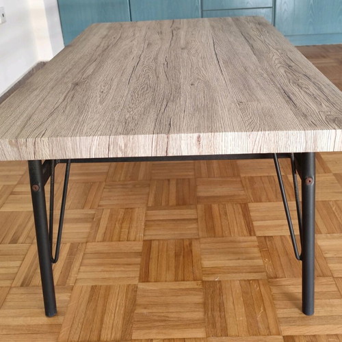 Coffee table used in excellent condition