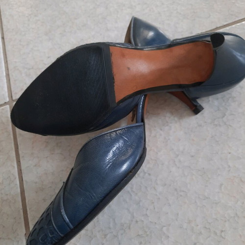 Sevastakis leather pumps blue size 37 like new