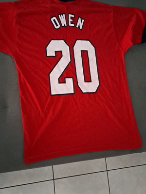 T shirt Owen αυθεντικό σαν καινούργιο, no medium