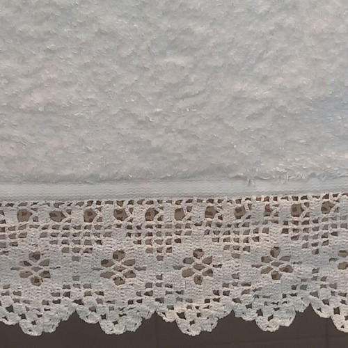 Towel set new, body and face towels with lace edge