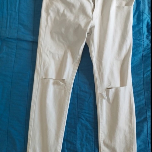 White men's pants size 34, like new, knee rips, slim fit