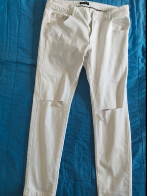 White men's pants size 34, like new, knee rips, slim fit