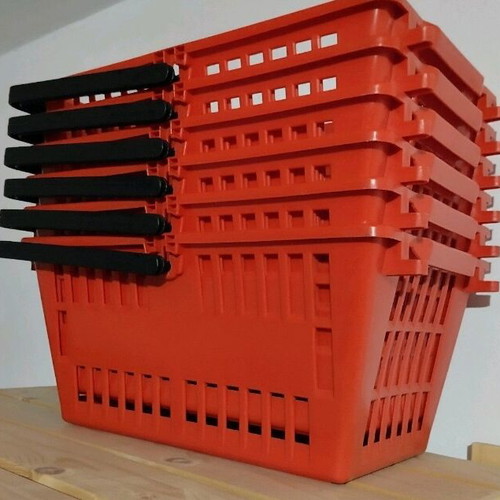 Set of 5 supermarket baskets like new, red color