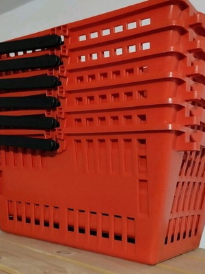Set of 5 supermarket baskets like new, red color