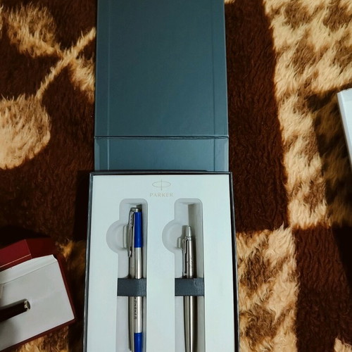 Parker and Sheaffer pens like new with 14k gold nib