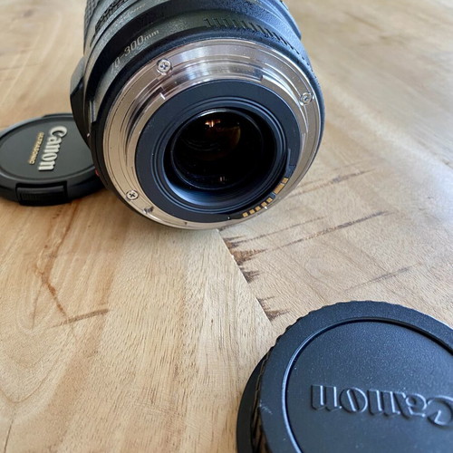 Canon EF 70-300mm f/4-5.6 IS USM lens like new
