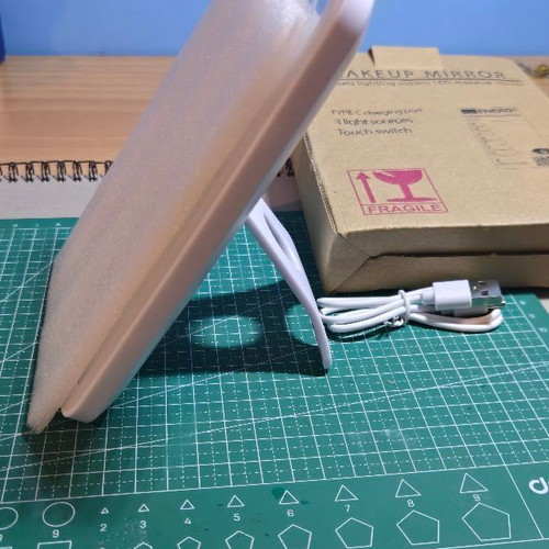 LED makeup mirror rechargeable USB-C with 3 lights 25x15 cm new