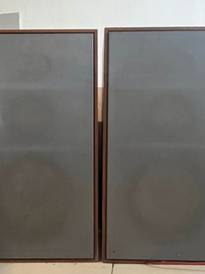WIGO Acustic WB 52 620 floor-standing speakers used with aesthetic wear
