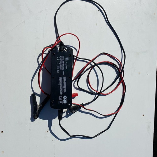 Car battery charger 12V like new