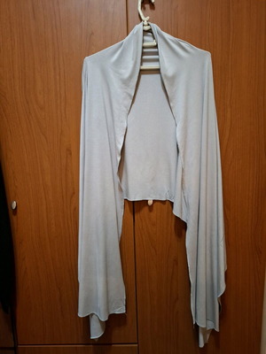 Scarf cardigan with sleeves in ecru color like new