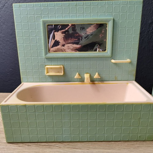 Vintage Happy Sisters bathroom furniture toy set used
