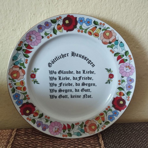 Hungaricum Kalocsa Pattern Porcelain Decorative Plate like new