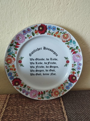 Hungaricum Kalocsa Pattern Porcelain Decorative Plate like new