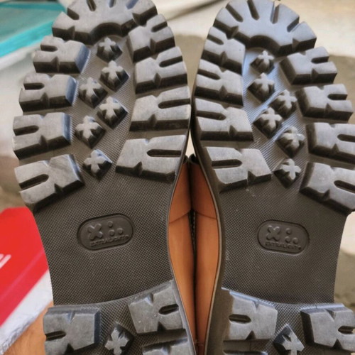 Nak shoes new size 37 beige