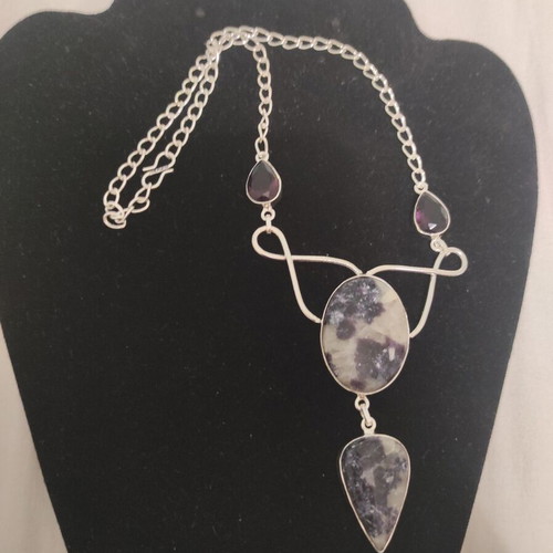 Handmade necklace with charoite and amethyst stones, new, 45 cm chain