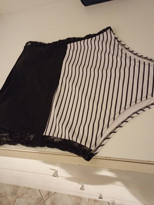 Dress size L 40 with lace and side bow made to order, black and white