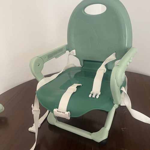 Chicco Pocket Snack booster chair like new for 6-36 months