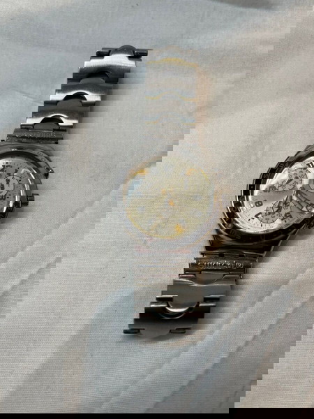 Ρολόι SWATCH  |  Σε ασημί χρώμα