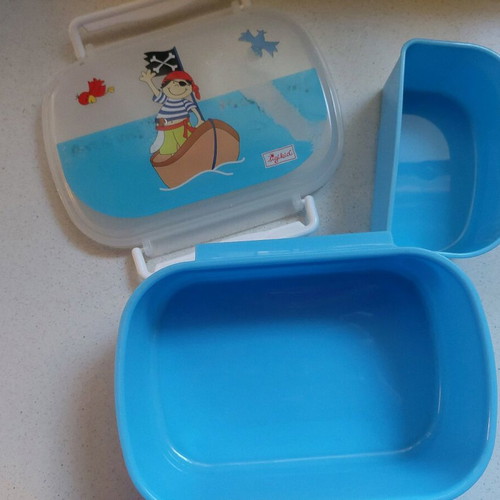 Sigikid lunchbox used for kids with inner compartment
