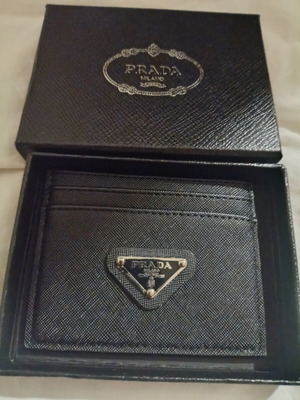 Prada портфейл нов, черен, за карти